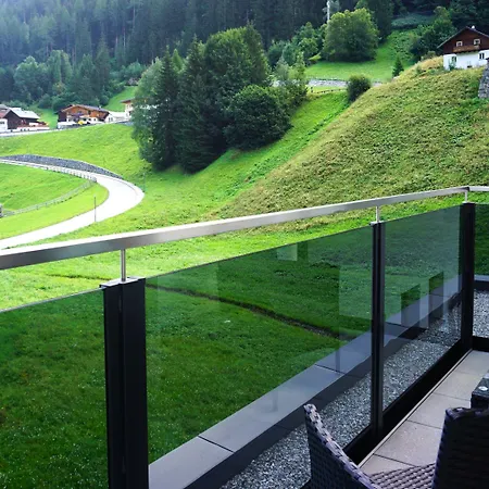 ホテル Alpenkoenigin - Alpine Luxury 4*