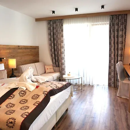 Alpenkoenigin - Sommer Silvretta Premium Card Inklusive Otel