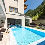 Alpenkoenigin - Alpine Luxury Hotel 4*