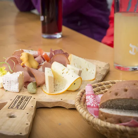 Alpenkoenigin - Alpine Luxury Hotel 4*