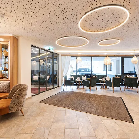 Alpenkoenigin - Alpine Luxury Hotel 4*